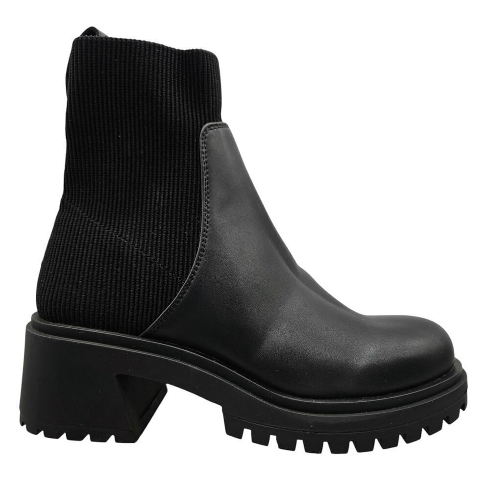 STEVE MADDEN Women’s Holley Chelsea Black‎ Leather Lug Boot , Size 8.5